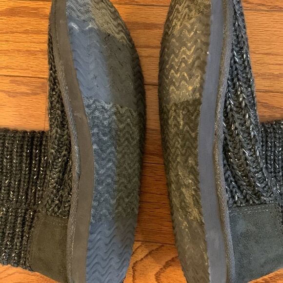 Size 8 sweater boots. Dark gray with some silver threading - Picture 6 of 8